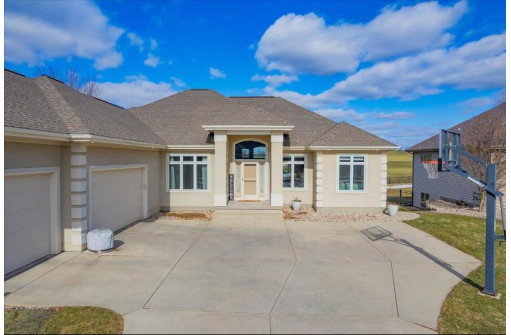 624 N Meadowbrook Lane, Waunakee, WI 53597