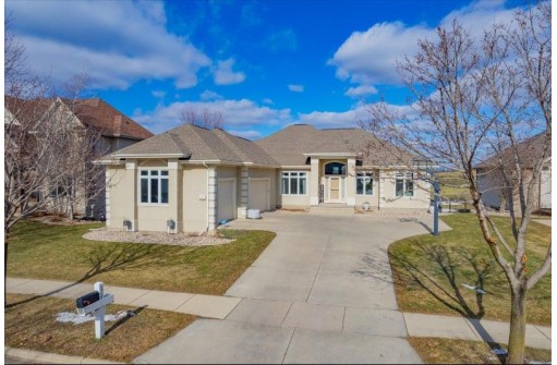 624 N Meadowbrook Lane, Waunakee, WI 53597