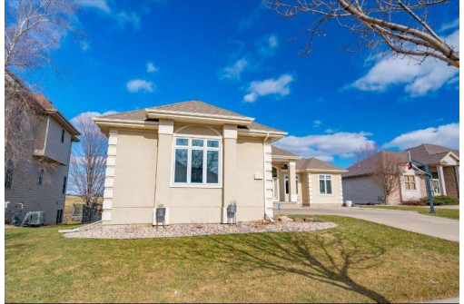 624 N Meadowbrook Lane, Waunakee, WI 53597