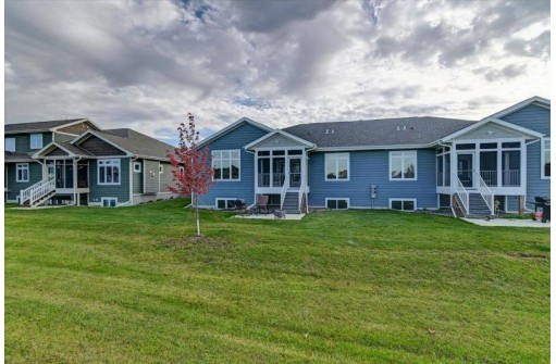 821 Vineyard Drive, Cambridge, WI 53523