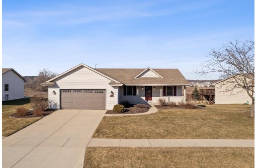1015 Edgeview Drive, Janesville, WI 53545