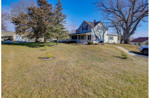 101 Oxford Lane, Cambridge, WI 53523