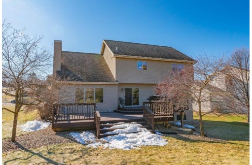 404 Tvedt Drive, Mount Horeb, WI 53572