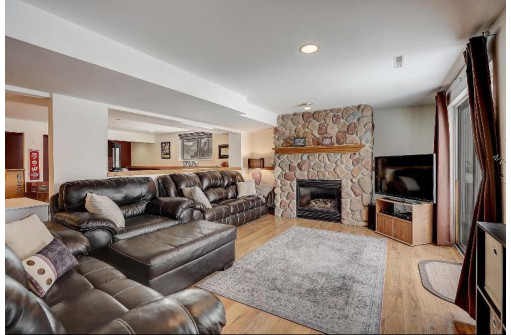 276 Valley Ridge Drive, Sun Prairie, WI 53590