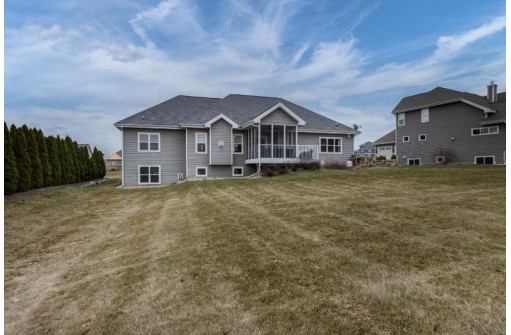 837 Alpine Parkway, Oregon, WI 53575