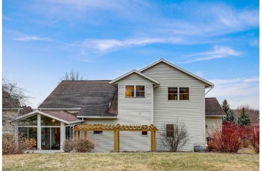 908 James Court, Waunakee, WI 53597