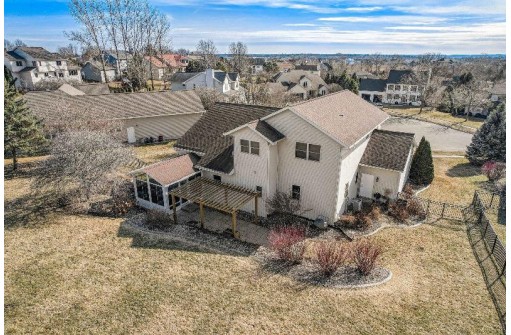 908 James Court, Waunakee, WI 53597