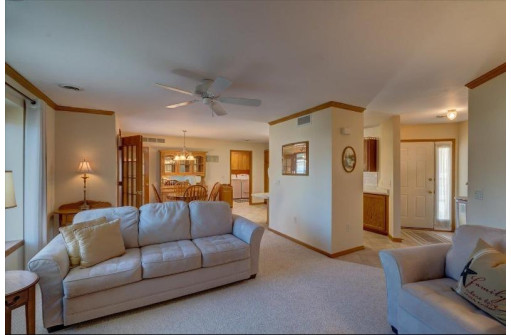 515 Meadowbrook Court 515, Marshall, WI 53559