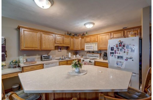 2397 Effingham Way, Sun Prairie, WI 53590