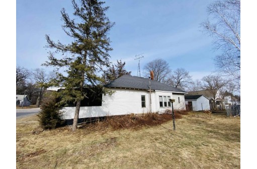 367 N Washington Street, Lyndon Station, WI 53944