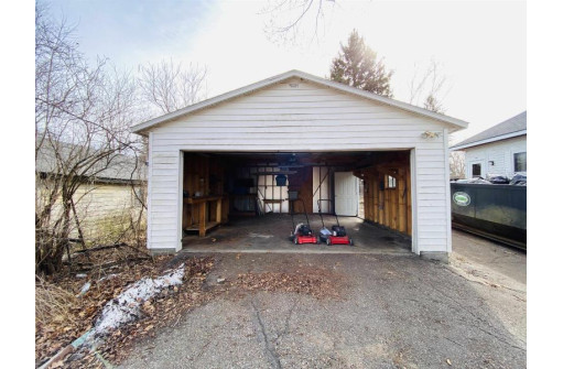 367 N Washington Street, Lyndon Station, WI 53944