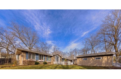 3419 W Rollingwood Drive, Janesville, WI 53545