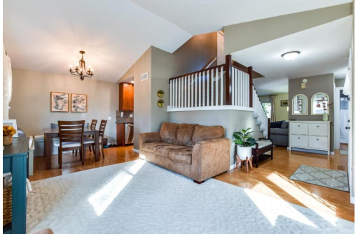 7834 W Oakbrook Circle, Madison, WI 53717