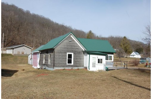 984 E Haseltine Street, Richland Center, WI 53581