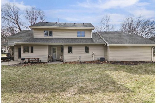 941 Pebble Beach Drive, Madison, WI 53717