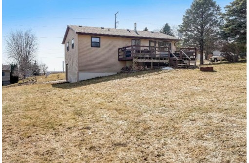 105 Ruste Road, Barneveld, WI 53507