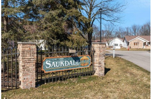 702 Saukdale Way, Madison, WI 53717