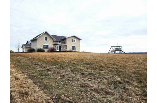 7773 Porter Hill Road, Lancaster, WI 53813-9718