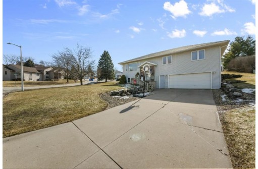 701 Spellman Street, Mount Horeb, WI 53572