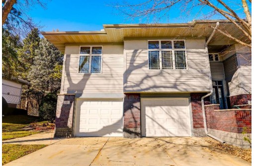 17 Deer Point Trail, Madison, WI 53719