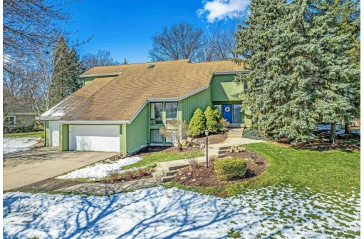 3011 Rothmore Lane, Fitchburg, WI 53711