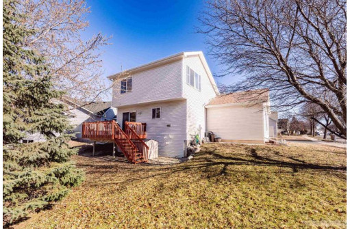 5202 Ridge Oak Drive, Madison, WI 53704