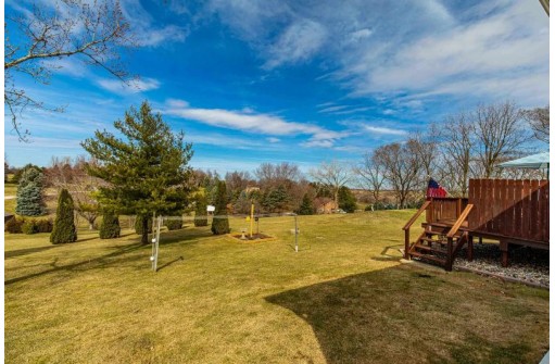 W5542 Rolling Acres Lane, Monroe, WI 53566