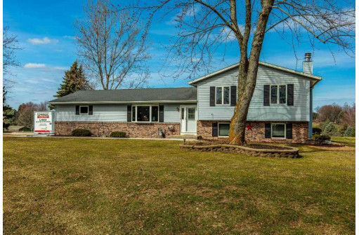 W5542 Rolling Acres Lane, Monroe, WI 53566