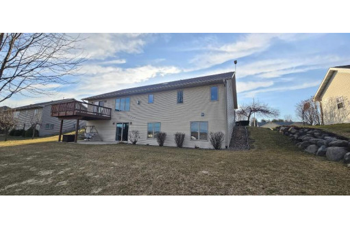 346 Pinecrest Court, Mayville, WI 53050