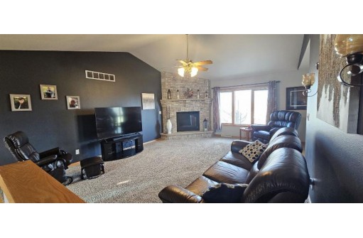 346 Pinecrest Court, Mayville, WI 53050