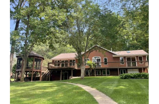 S7725 Eagle Point Drive, Merrimac, WI 53561