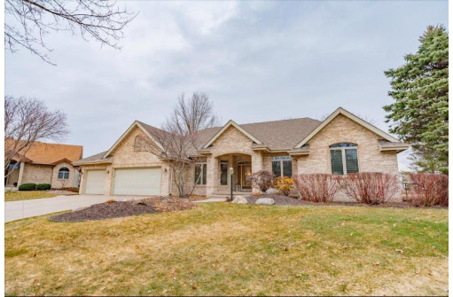 9 Boulder Creek Circle, Madison, WI 53717