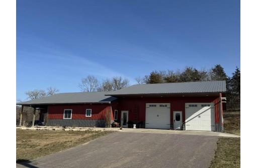 E9282 County Road W, North Freedom, WI 53951