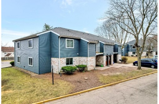 104 Whispering Pines Way, Fitchburg, WI 53713