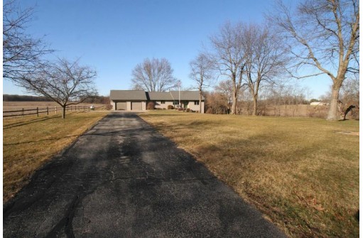 9840 W Gibbs Lake Road, Edgerton, WI 53534