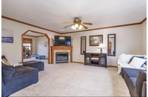 802 Turnberry Drive, Waunakee, WI 53597