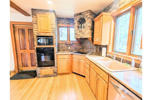 N3075 Hardscrabble Road, Dousman, WI 53118