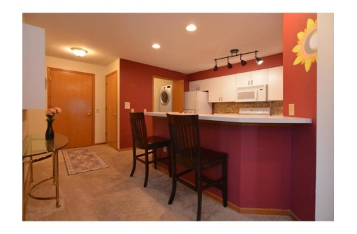 7201 Mid Town Road 207, Madison, WI 53719