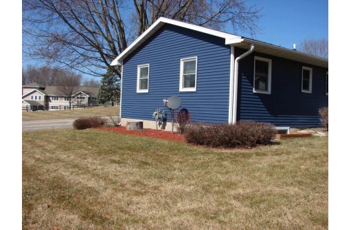 1101 Roelli Lane, Dodgeville, WI 53533