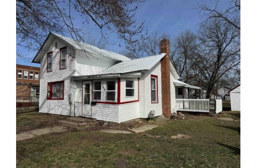 327 Lincoln Avenue, Janesville, WI 53548