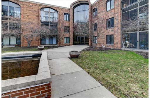 6302 Mineral Point Road 202, Madison, WI 53705