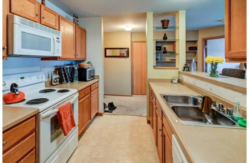 1626 Kings Mill Way 311, Madison, WI 53718