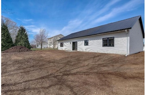 608 Bretts Way, Orfordville, WI 53576