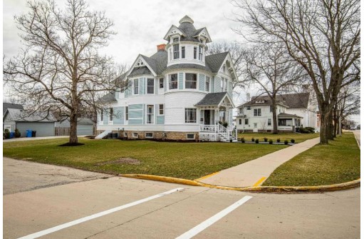 902 1st Center Avenue, Brodhead, WI 53520