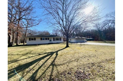 1019 W Sunny Lane, Janesville, WI 53546