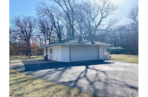 1019 W Sunny Lane, Janesville, WI 53546