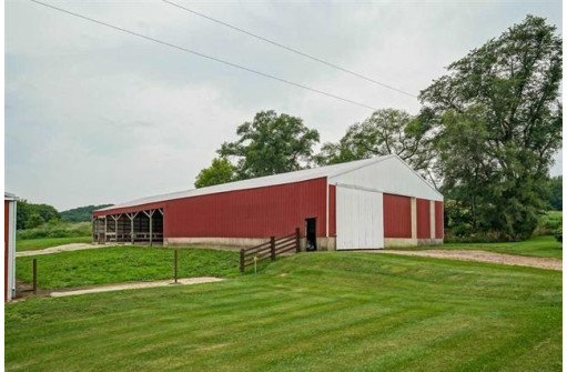 W9229 Hogan Road, Portage, WI 53901