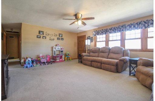 1524 Tamarack Lane, Janesville, WI 53545