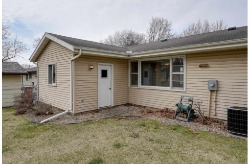 4909 Hamlet Place, Madison, WI 53714