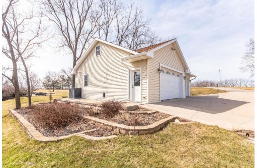 3731 Wilson Road, Dodgeville, WI 53533